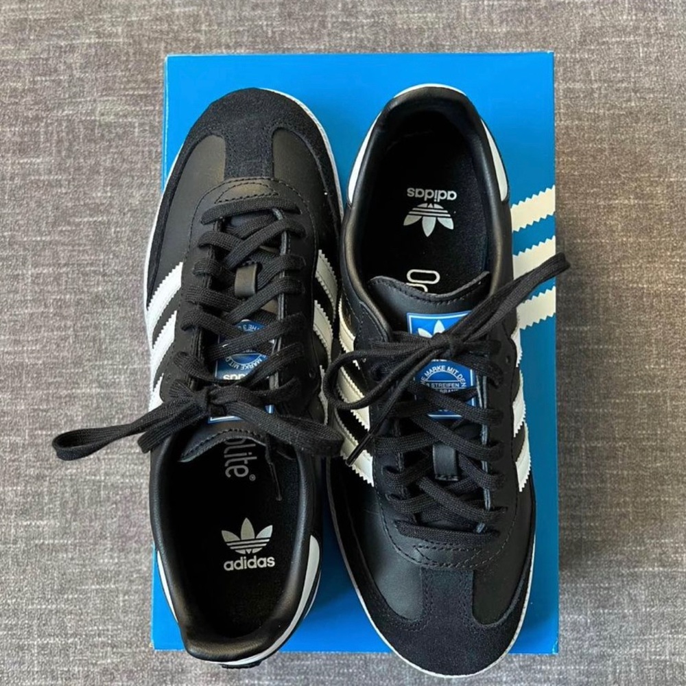 Adidas Samba OG J with white soles. Equivalent to a women’s US size 7.